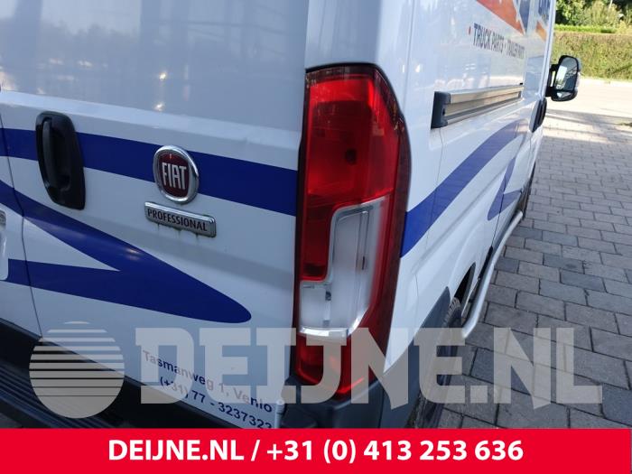Baklykta, höger från en Fiat Ducato (250) 2.3 D 130 Multijet 2019