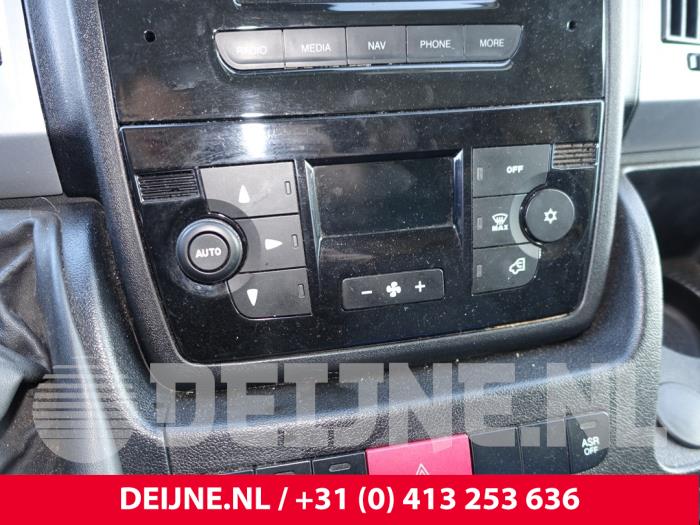 Värmekontrollpanel från en Fiat Ducato (250) 2.3 D 130 Multijet 2019