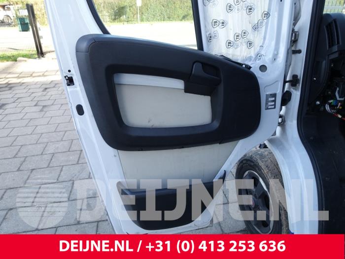 Dörr, 2-dörrars, vänster från en Fiat Ducato (250) 2.3 D 130 Multijet 2019