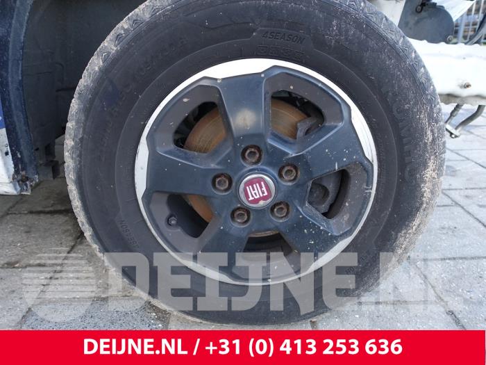 Hjuluppsättning från en Fiat Ducato (250) 2.3 D 130 Multijet 2019