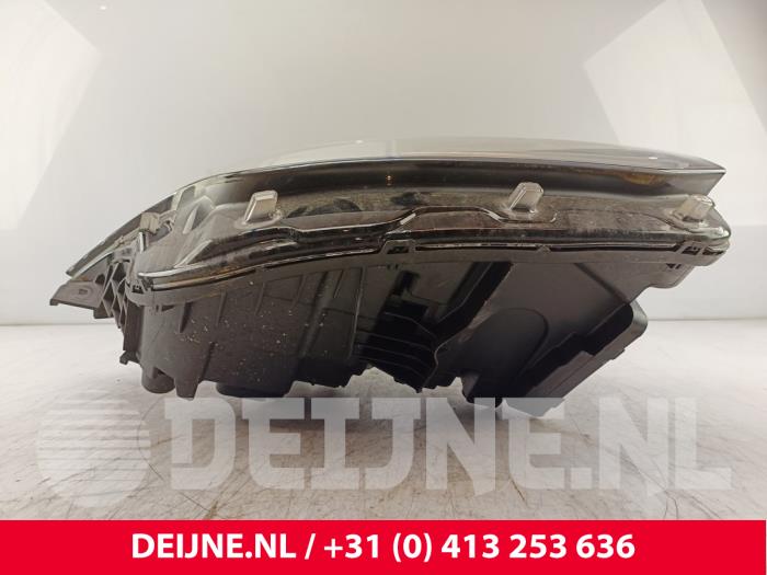Headlight, right Volvo XC90 II 2.0 T5 16V AWD - 32228303 VOLVO