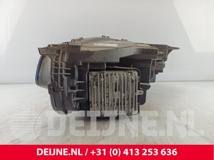Headlight, right Volvo XC90 II 2.0 T5 16V AWD - 32228303 VOLVO