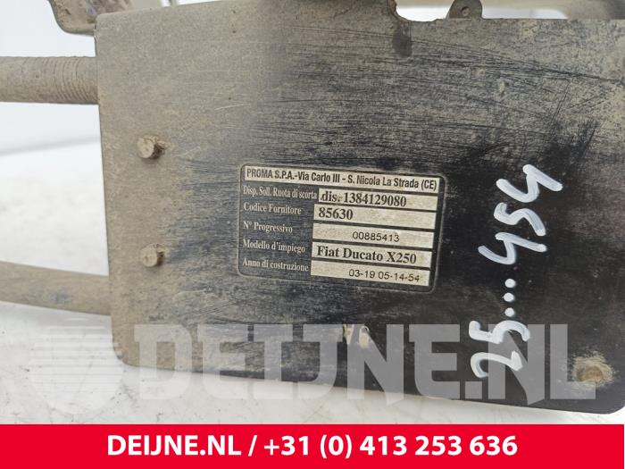 Lyftmekanism, reservhjul från en Fiat Ducato (250) 2.3 D 130 Multijet 2019