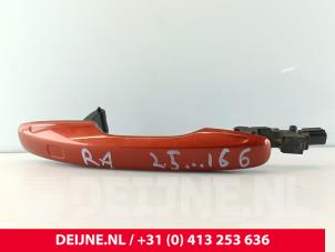 Gebruikte Portiergreep 4Deurs rechts-achter Volvo XC60 II (UZ) 2.0 B4 16V Mild Hybrid AWD Prijs € 75,00 Margeregeling aangeboden door van Deijne Onderdelen Uden B.V.