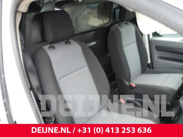 Säte, höger från en Citroën Jumpy 1.6 Blue HDi 95 2017