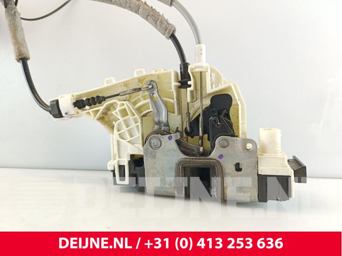 Låsmekanism, skjutdörr, höger från en Mercedes-Benz Vito (447.6) 1.7 110 CDI 16V 2020