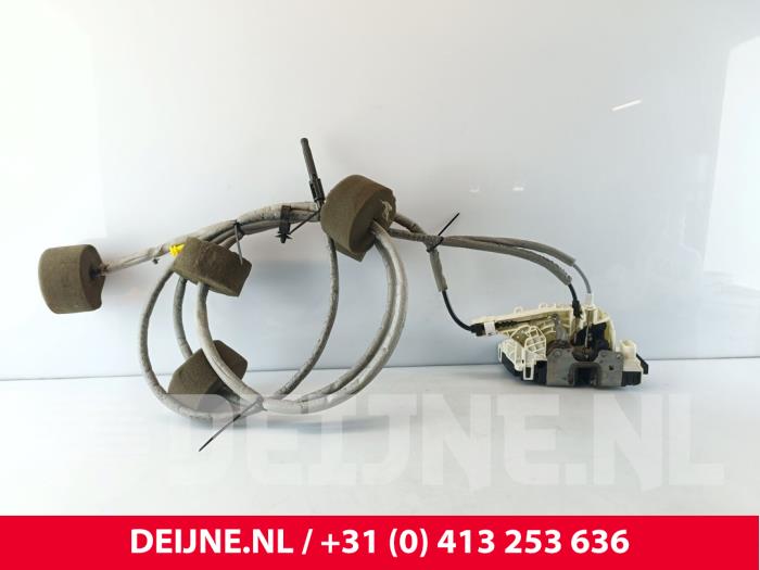 Låsmekanism, skjutdörr, höger från en Mercedes-Benz Vito (447.6) 1.7 110 CDI 16V 2020