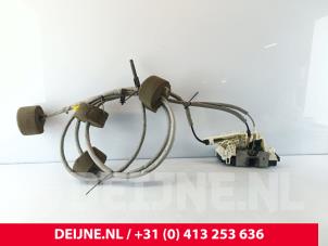 Gebruikte Schuifdeur Slotmechaniek rechts Mercedes Vito (447.6) 1.7 110 CDI 16V Prijs € 242,00 Inclusief btw aangeboden door van Deijne Onderdelen Uden B.V.