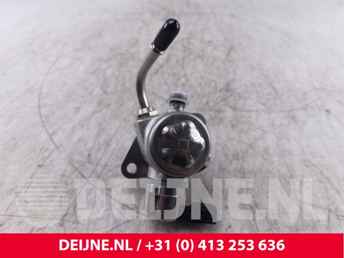 Mekanisk bränslepump från en Volvo XC90 II 2.0 T8 16V Twin Engine AWD 2017