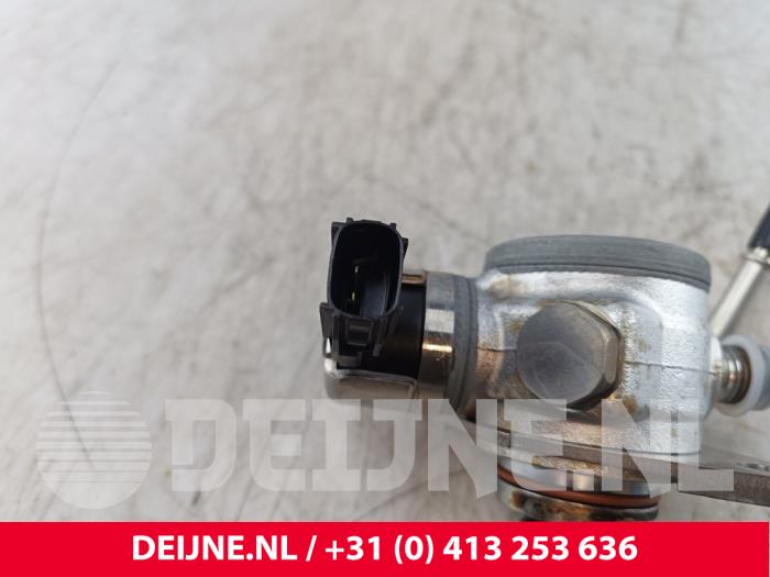 Mekanisk bränslepump från en Volvo XC90 II 2.0 T8 16V Twin Engine AWD 2017