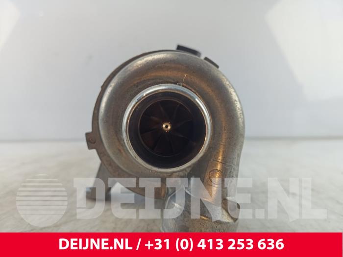 Vattenpump från en Volvo XC90 II 2.0 T8 16V Twin Engine AWD 2017