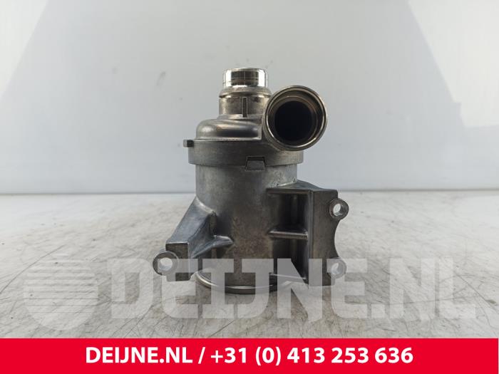 Vattenpump från en Volvo XC90 II 2.0 T8 16V Twin Engine AWD 2017