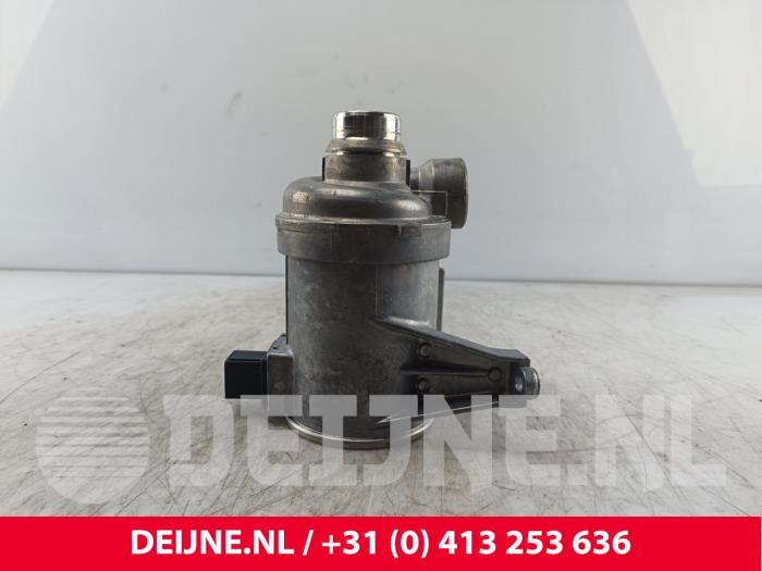 Vattenpump från en Volvo XC90 II 2.0 T8 16V Twin Engine AWD 2017