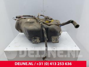 Gebruikte Adblue tank Ford Transit 2.0 TDCi 16V Eco Blue 170 Prijs € 217,80 Inclusief btw aangeboden door van Deijne Onderdelen Uden B.V.