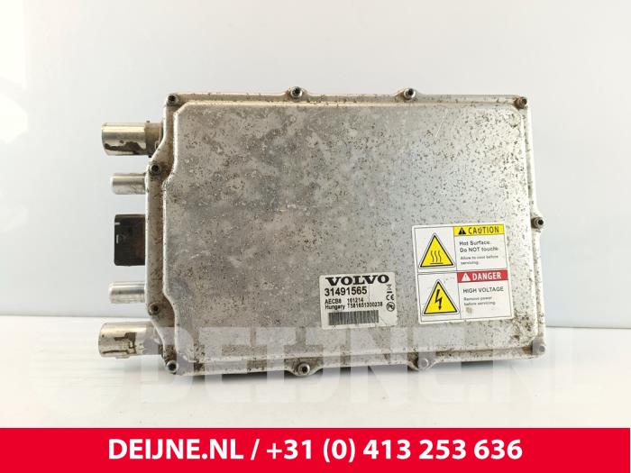 On-board laddare från en Volvo XC90 II 2.0 T8 16V Twin Engine AWD 2017