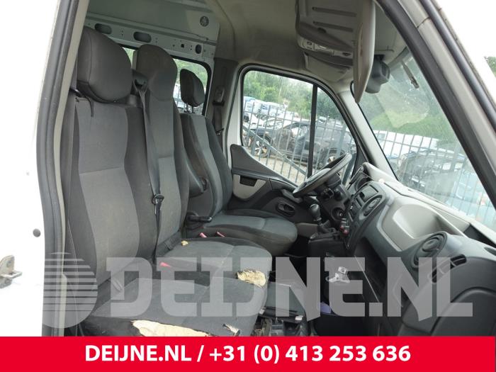 Dubbelt framsäte, höger från en Renault Master III (FV) 2.3 dCi 125 16V FWD 2015