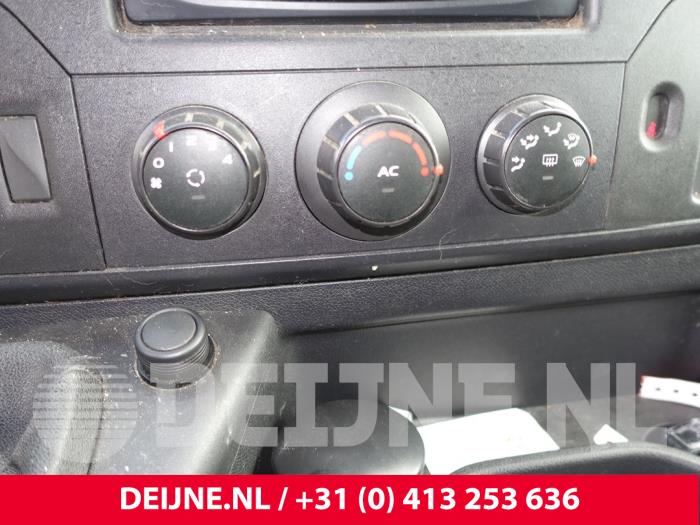 Värmekontrollpanel från en Renault Master III (FV) 2.3 dCi 125 16V FWD 2015