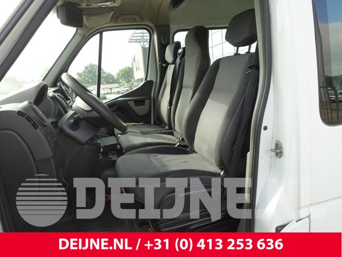 Säte, vänster från en Renault Master III (FV) 2.3 dCi 125 16V FWD 2015