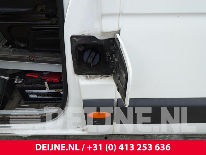 Tanklucka från en Renault Master III (FV) 2.3 dCi 125 16V FWD 2015