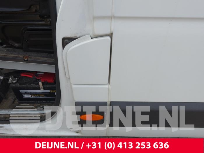 Tanklucka från en Renault Master III (FV) 2.3 dCi 125 16V FWD 2015