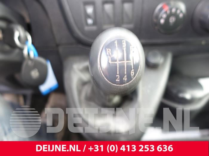 Växelspak från en Renault Master III (FV) 2.3 dCi 125 16V FWD 2015
