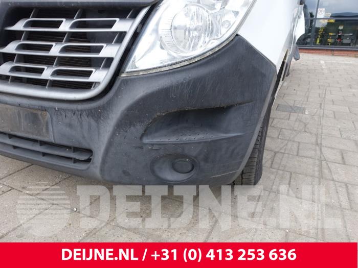 Främre stötfångare från en Renault Master III (FV) 2.3 dCi 125 16V FWD 2015