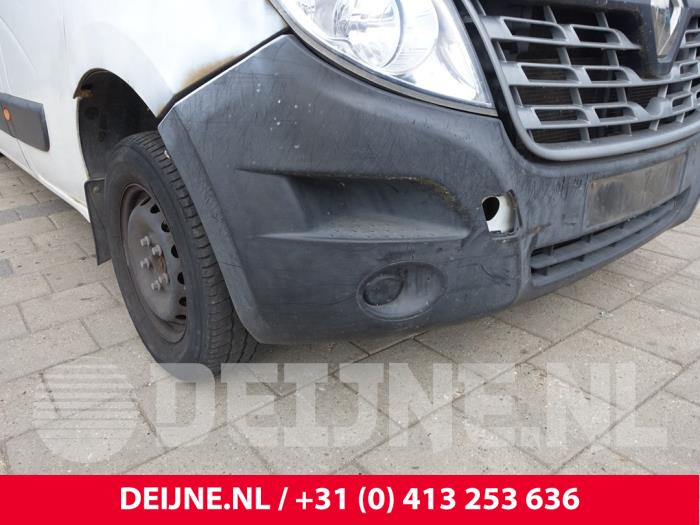 Främre stötfångare från en Renault Master III (FV) 2.3 dCi 125 16V FWD 2015