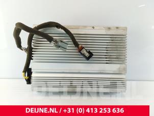 Gebruikte Radio versterker Volvo C70 (NC) 2.0 T 20V Prijs € 95,00 Margeregeling aangeboden door van Deijne Onderdelen Uden B.V.