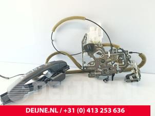 Gebruikte Schuifdeur Slotmechaniek rechts Opel Movano 2.3 CDTi BiTurbo 16V Prijs € 121,00 Inclusief btw aangeboden door van Deijne Onderdelen Uden B.V.