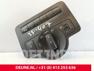 Używane Przelacznik swiatel Mercedes eVito (447.6) 90 kWh Cena € 18,15 Z VAT oferowane przez van Deijne Onderdelen Uden B.V.