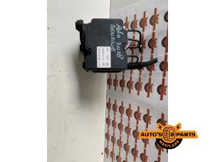 Begagnade ABS-pump Volkswagen Polo VI (AW1) 1.0 TSI 12V BlueMotion Pris på förfrågan erbjuds av Auto's en Parts Westland B.V.