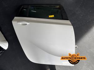 Begagnade Bakdörr, 4-dörrars, höger Opel Zafira Tourer (P12) 1.4 Turbo 16V Bi-Fuel ecoFLEX Pris € 599,99 Marginaltabell erbjuds av Auto's en Parts Westland B.V.