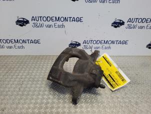 Gebruikte Remklauw (Tang) links-voor Peugeot 108 1.0 12V VVT-i Prijs € 24,20 Inclusief btw aangeboden door Autodemontage J&W van Esch