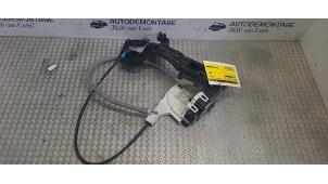 Begagnade Dörrlåsmekanism, 4-dörrars, vänster fram Mercedes Sprinter 3,5t (906.63) 316 CDI 16V Pris € 30,25 Inklusive moms erbjuds av Autodemontage J&W van Esch