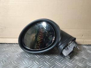 Gebruikte Buitenspiegel links Mini Mini (R56) 1.6 16V Cooper Prijs € 24,99 Margeregeling aangeboden door Autodemontage Gout