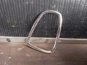 Gebruikte Achterlichtrand rechts Mini Mini (R56) 1.6 16V Cooper S Prijs € 14,99 Margeregeling aangeboden door Autodemontage Gout