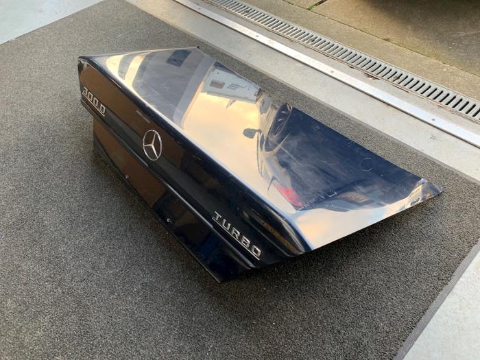 Baklucka från en Mercedes-Benz E diesel (W124) 3.0 300 D Turbo 1993