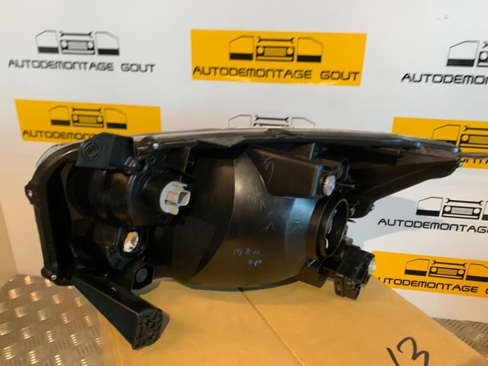 Strålkastare, höger från en Suzuki Celerio (LF) 1.0 12V 2015