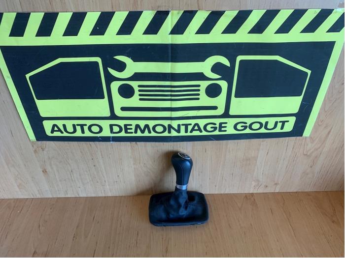 Växelspaksskydd från en Mercedes-Benz E (W212) E-200 CDI 16V BlueEfficiency,BlueTEC 2011