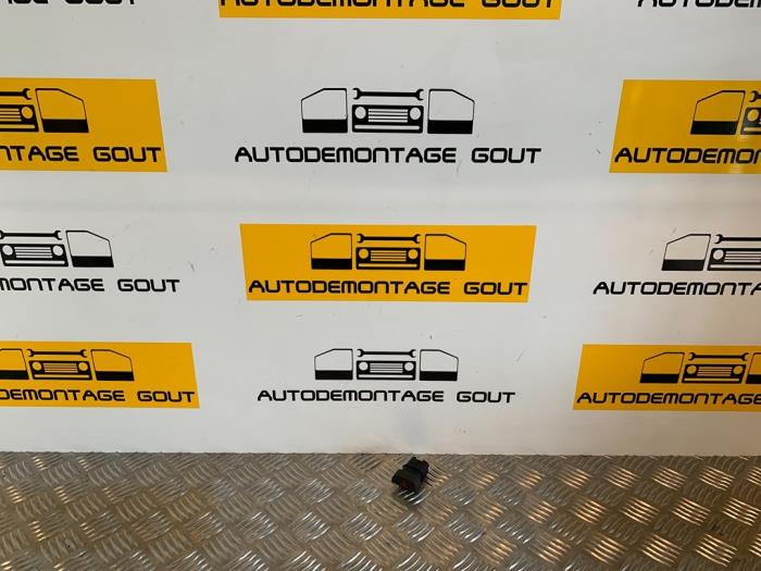 Nödbelysningsbrytare från en Ford Focus 2 Wagon 1.4 16V 2006