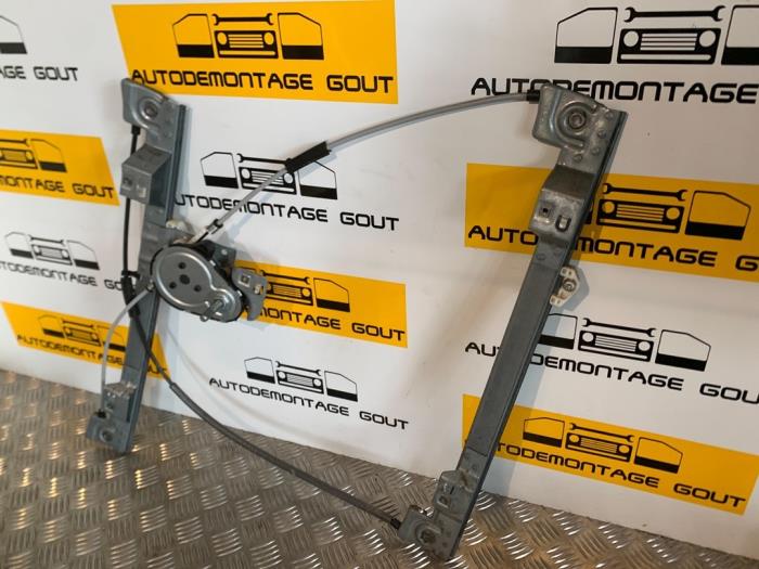 Fönstermekanism, 2-dörrars, höger fram från en Renault Kangoo Express (FW) 1.5 dCi 90 FAP 2013