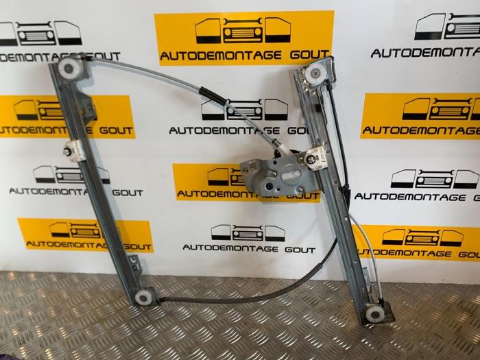 Fönstermekanism, 2-dörrars, höger fram från en Renault Kangoo Express (FW) 1.5 dCi 90 FAP 2013