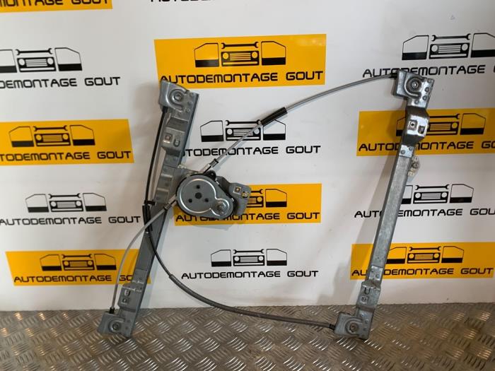 Fönstermekanism, 2-dörrars, höger fram från en Renault Kangoo Express (FW) 1.5 dCi 90 FAP 2013