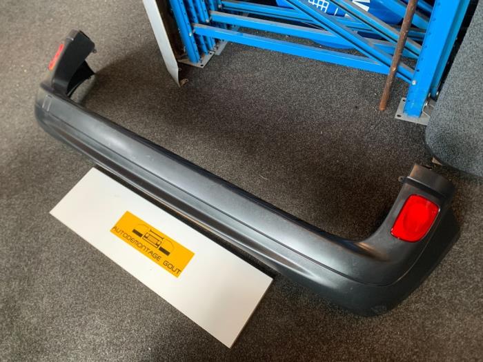 Bakre stötfångare från en Renault Kangoo Express (FW) 1.5 dCi 90 FAP 2013