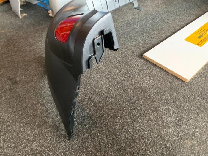 Bakre stötfångare från en Renault Kangoo Express (FW) 1.5 dCi 90 FAP 2013