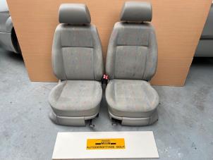 Begagnade Framsäten, vänster + höger Volkswagen Caddy III (2KA,2KH,2CA,2CH) 2.0 SDI Pris € 119,99 Marginaltabell erbjuds av Autodemontage Gout