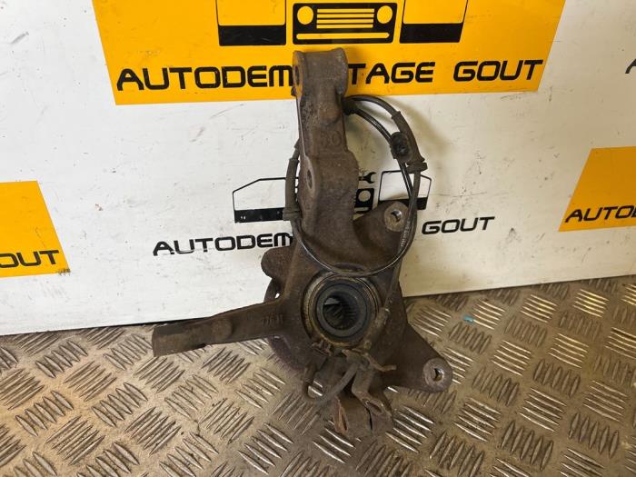 Spindel, vänster fram från en Renault Kangoo Express (FW) 1.5 dCi 90 FAP 2013