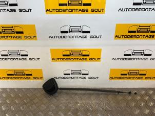 Gebruikte Rugleuning ontgrendelhendel Mini Mini (R56) Prijs € 19,99 Margeregeling aangeboden door Autodemontage Gout