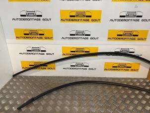 Begagnade Takstripe, höger Audi TT (8J3) 2.0 TFSI 16V Pris € 49,99 Marginaltabell erbjuds av Autodemontage Gout