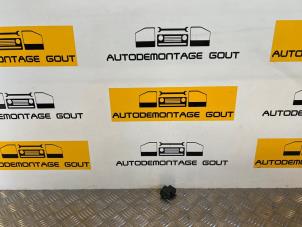 Begagnade Centrallåsbrytare Renault Trafic New (FL) 2.0 dCi 16V 90 Pris € 9,99 Marginaltabell erbjuds av Autodemontage Gout